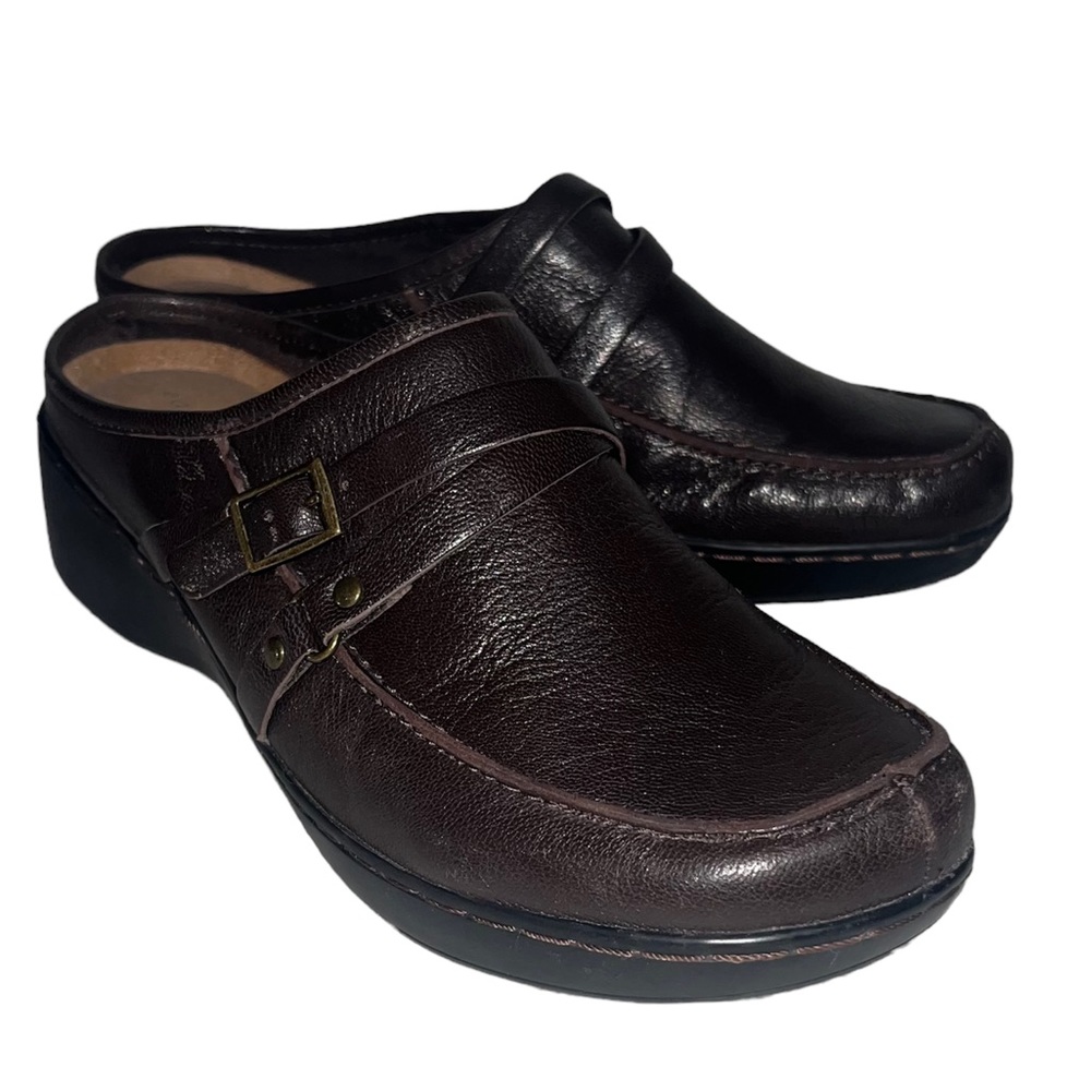 Easy Spirit size 7 1/2 brown clogs